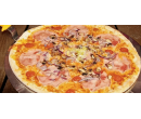2 čerstvě nazdobené pizzy  | Slevomat