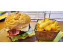 Burger dle výběru a hranolky | Slevomat