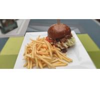 Burger s trhaným vepřovým i hranolky | Slevomat