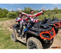 Rodinná jízda v terénu na ATV čtyřkolce | Adrop