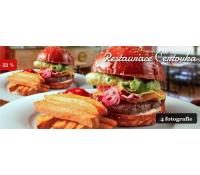  2 burgery se slaninou,vejcem,cheddarem i hranolky | Slevomat
