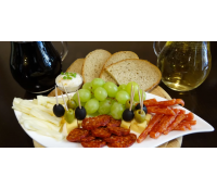 Litr sudového vína a talíř sýrů a uzenin pro dva | Slevomat