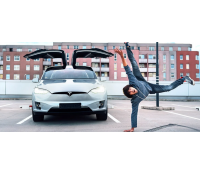 Spolujezdcem v elektromobilu Tesla X  | Slevomat